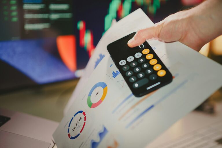 مؤشرات مالية للأسهم مؤشرات مالية يومية نسب تقييم الأسهم مكرر الربحية P/E كيفية تقييم السهم للاستثمار كيفية تقييم سعر السهم تحليل الأسهم تحليل الأسهم بالذكاء الاصطناعي